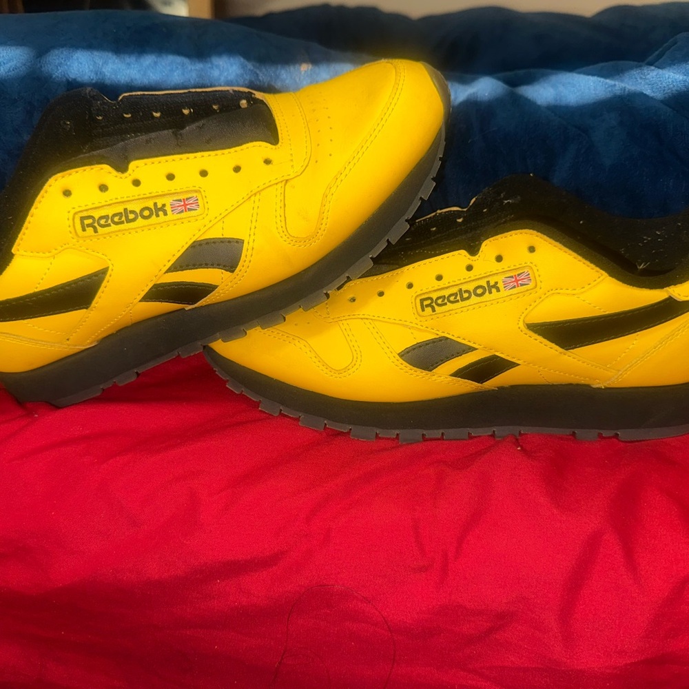 Reebok Men's Bold Yellow and Black Sneakers